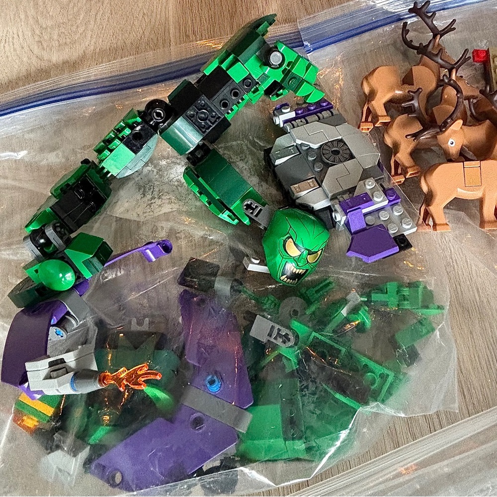 3.5lbs Assorted Lego Sets & People - Complete & Mostly Complete - Picture 9 of 12